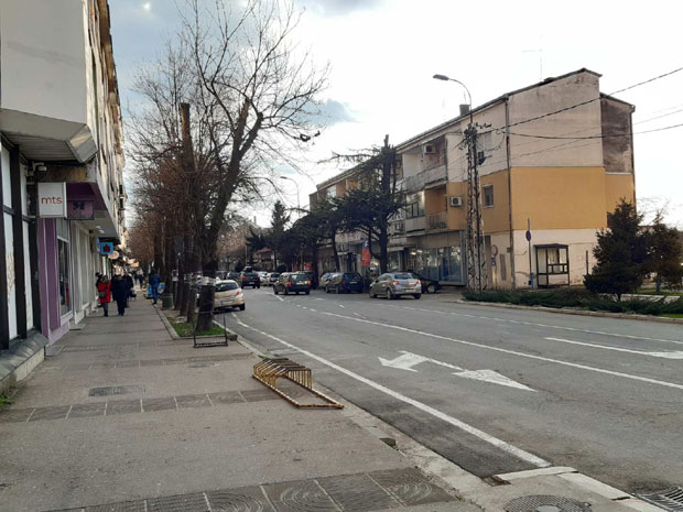 Ускакали су ми ноћу у двориште, често се међусобно сукобљавају: Грађани Шида о инцидентима са мигрантима и доласку додатних снага полиције